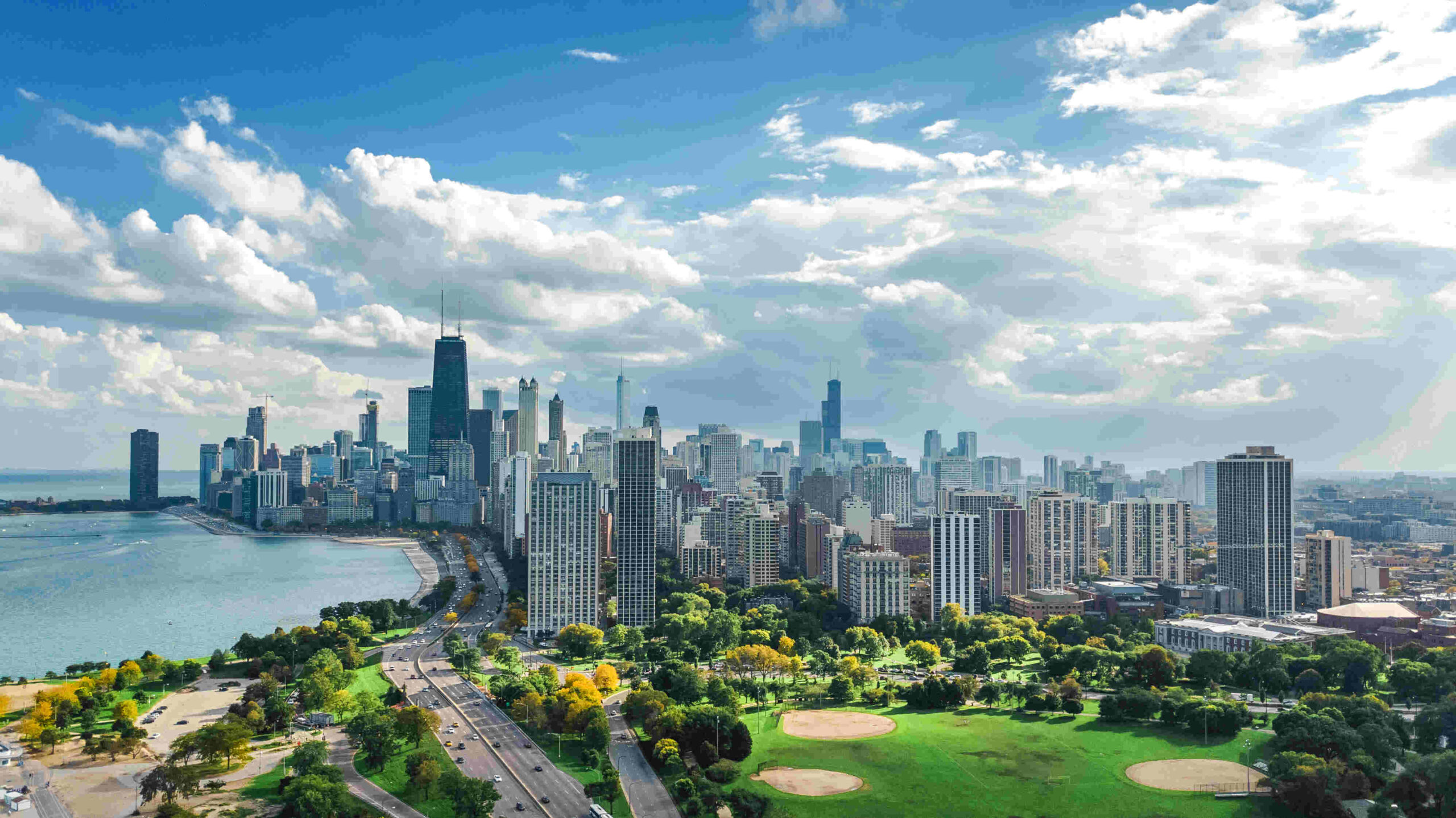 Image of sunny day in the city of Chicago in Illinois